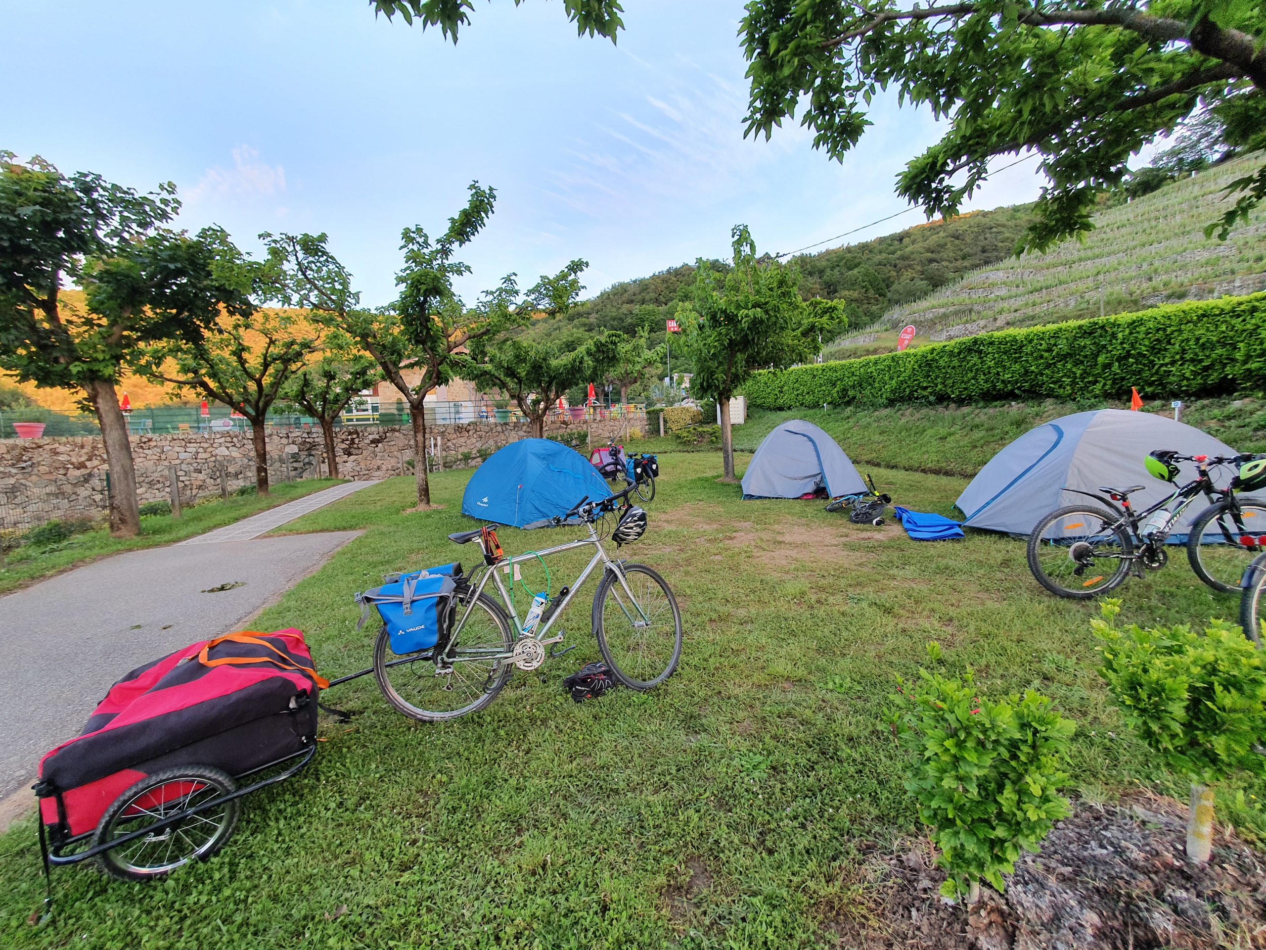 Camping le Castelet - Saint-Jean-de-Muzols 