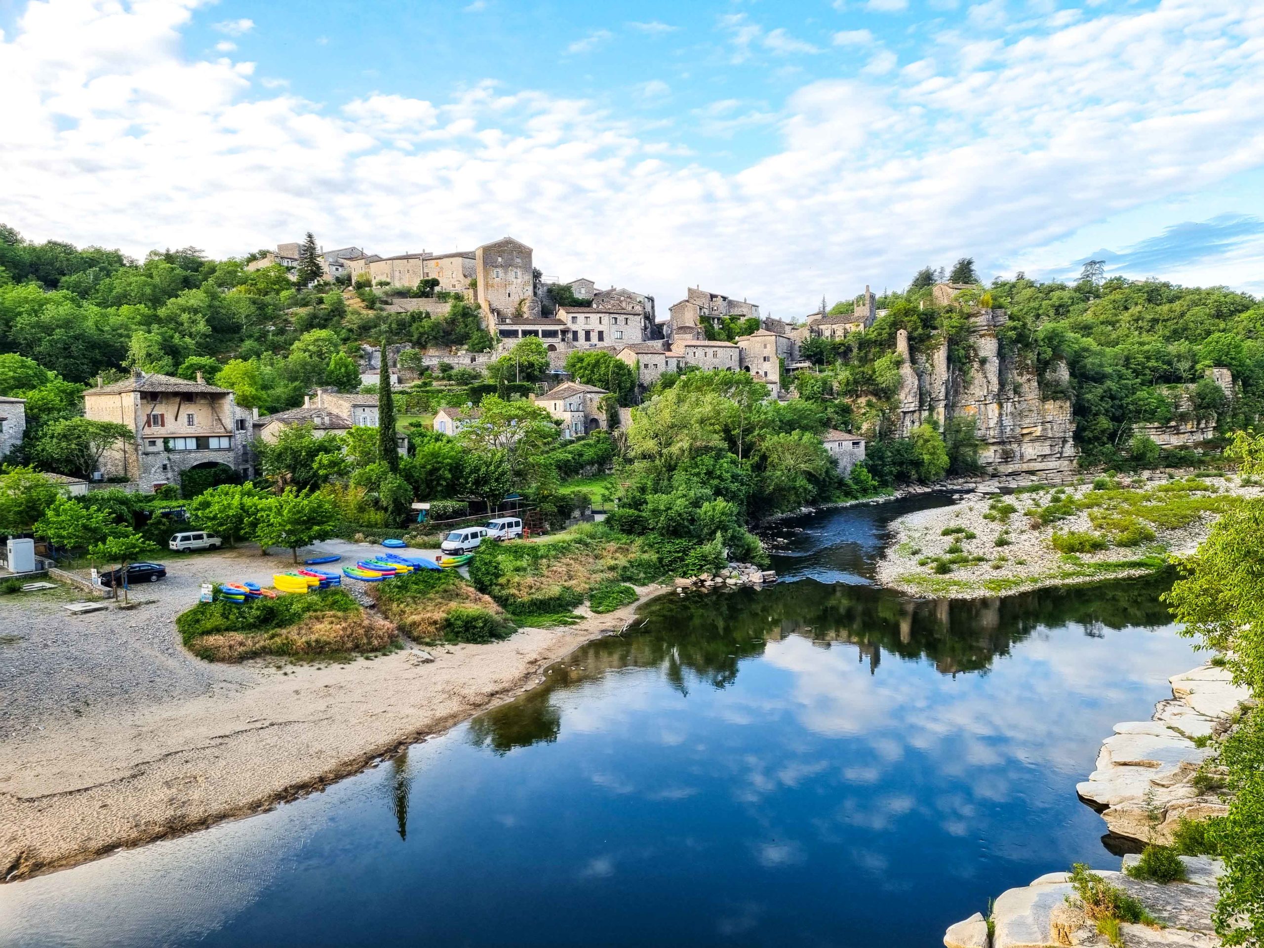 Ardèche 100 Lieux Pour Les Curieux - Livre Guide Touristique